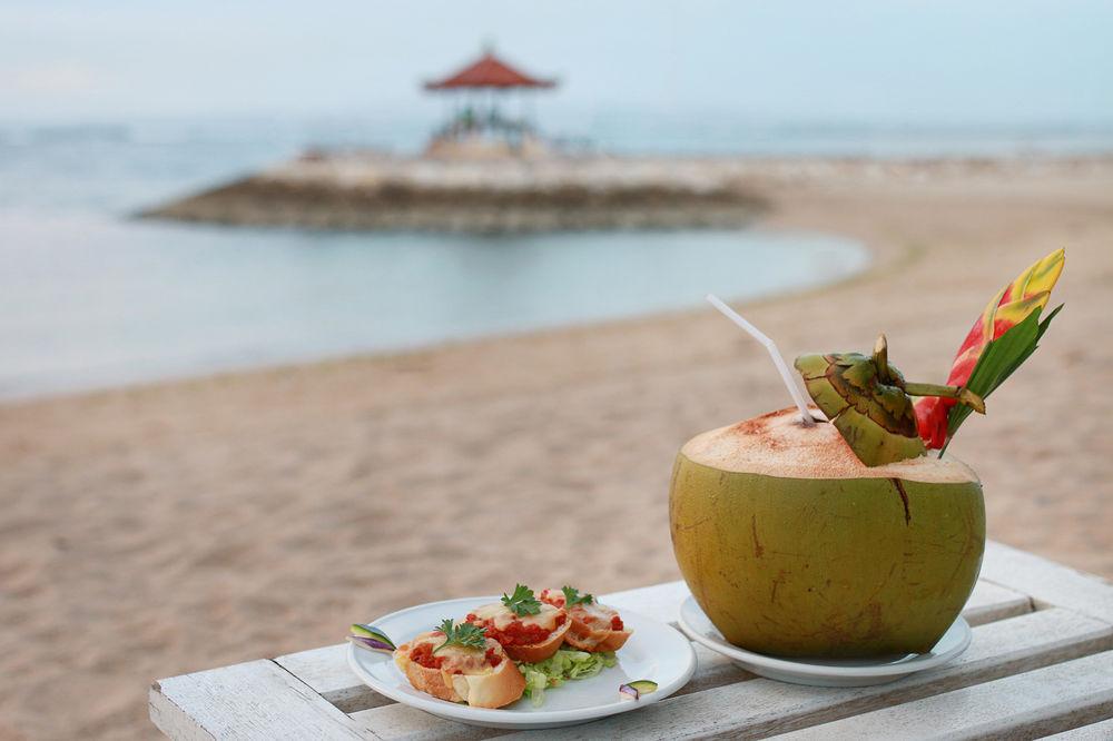 Respati Beach Hotel ซานูร์ ภายนอก รูปภาพ