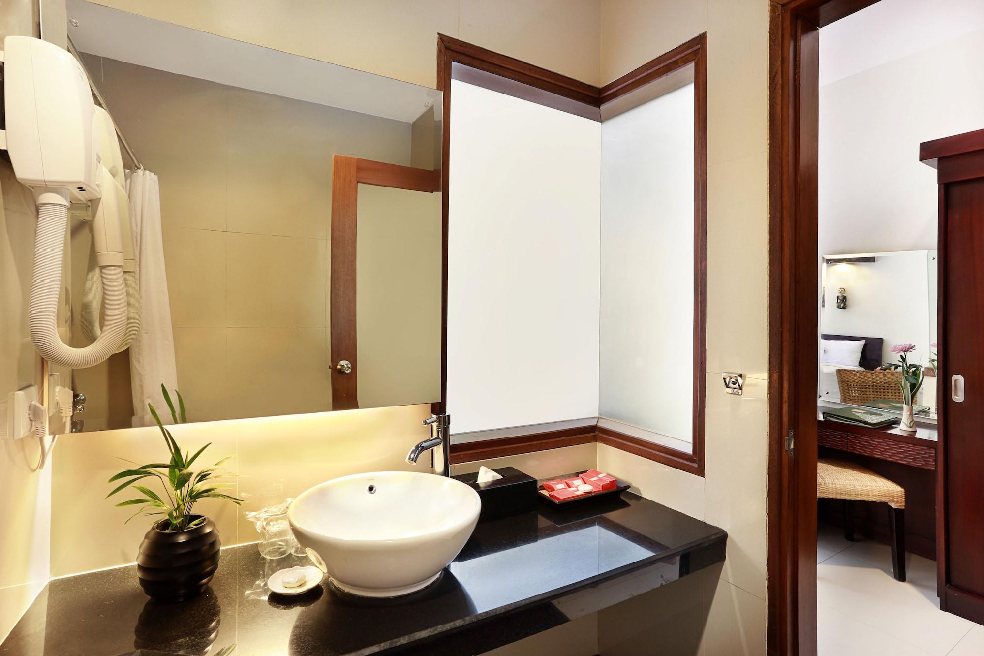 Respati Beach Hotel ซานูร์ ภายนอก รูปภาพ