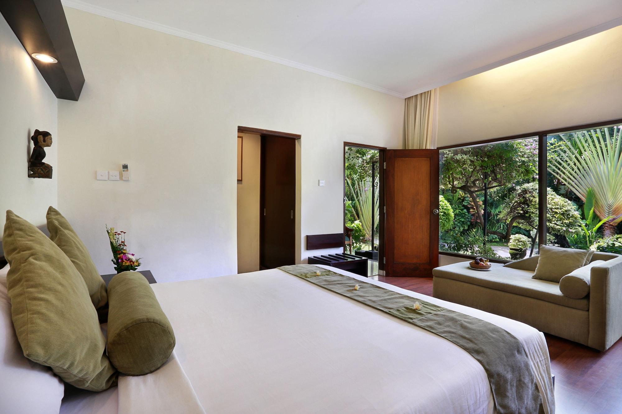 Respati Beach Hotel ซานูร์ ภายนอก รูปภาพ