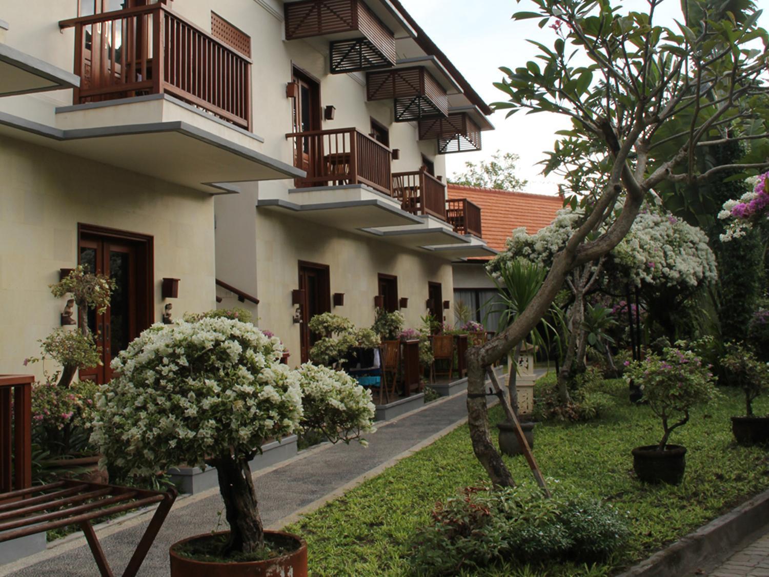 Respati Beach Hotel ซานูร์ ภายนอก รูปภาพ