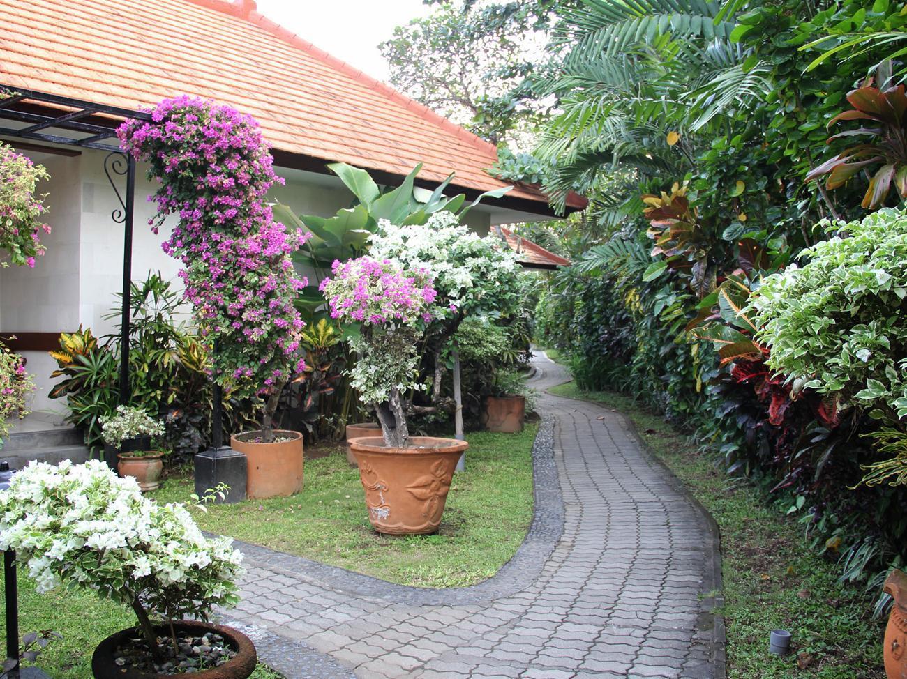 Respati Beach Hotel ซานูร์ ภายนอก รูปภาพ