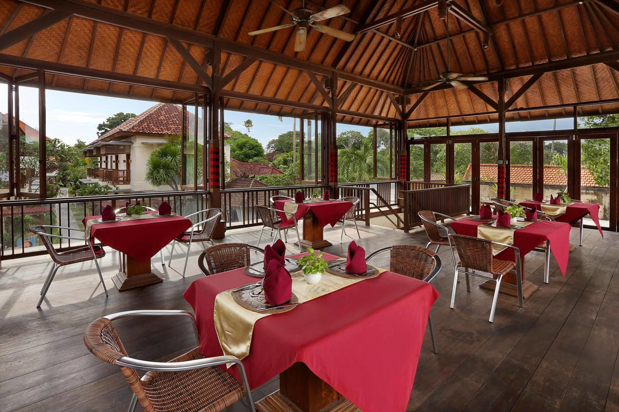 Respati Beach Hotel ซานูร์ ภายนอก รูปภาพ