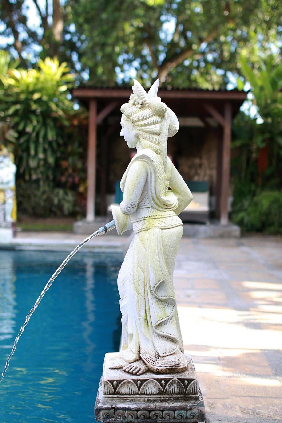 Respati Beach Hotel ซานูร์ ภายนอก รูปภาพ