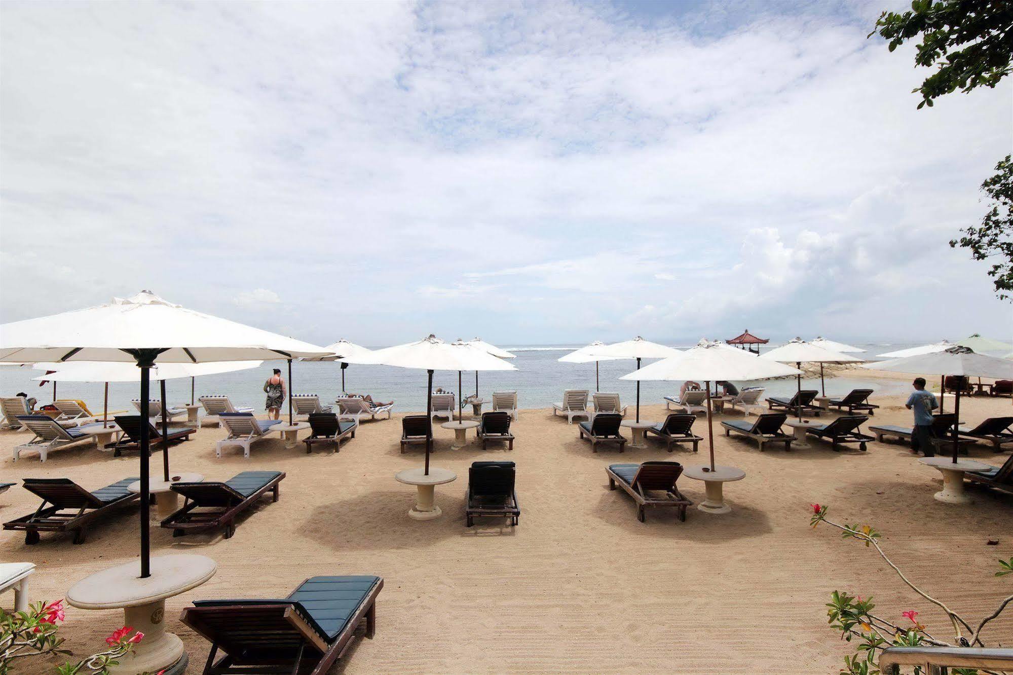Respati Beach Hotel ซานูร์ ภายนอก รูปภาพ